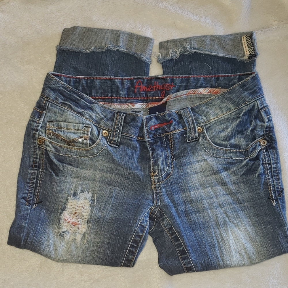 Amethyst Distressed Jean Capris Size 0